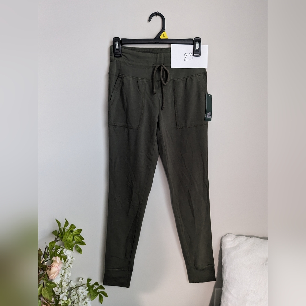 NWT olive green sweatpants/joggers